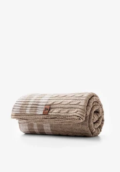 Cable Blanket-Scalpers Clearance